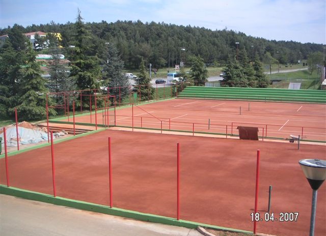 Dovršava se i uređenje teniskih terena kod SRC Veli Jože